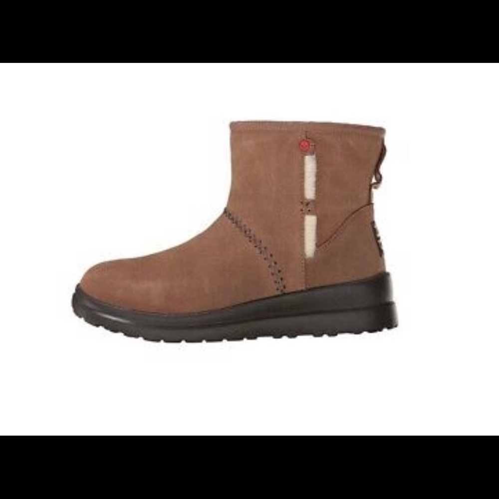 I heart Ugg’s ankle boot, tan.